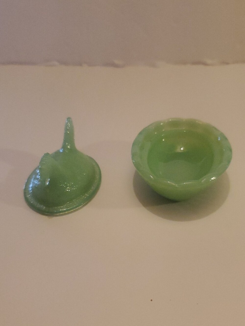 Jadeite Hen On Nest - Picture 2 of 4